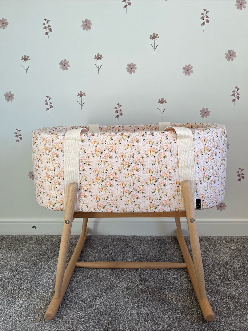 Charlie Crane Kuko Moses basket and stand